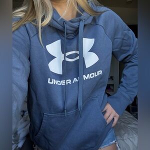 UNDER ARMOUR sweatshirt